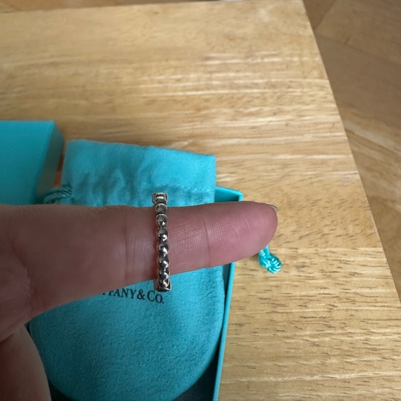 Tiffany & Co, black onyx sterling silver beaded band ring, size 7 - Picture 4 of 6